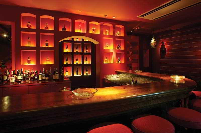Pestana Vila Sol - Vilamoura Premium Golf Resort Restaurant photo The bar at the Mandarin Oriental, Hong Kong
