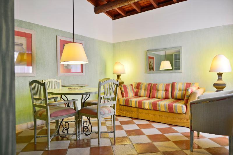 Pestana Vila Sol - Vilamoura Premium Golf Resort Exterior photo A living room in a typical apartment