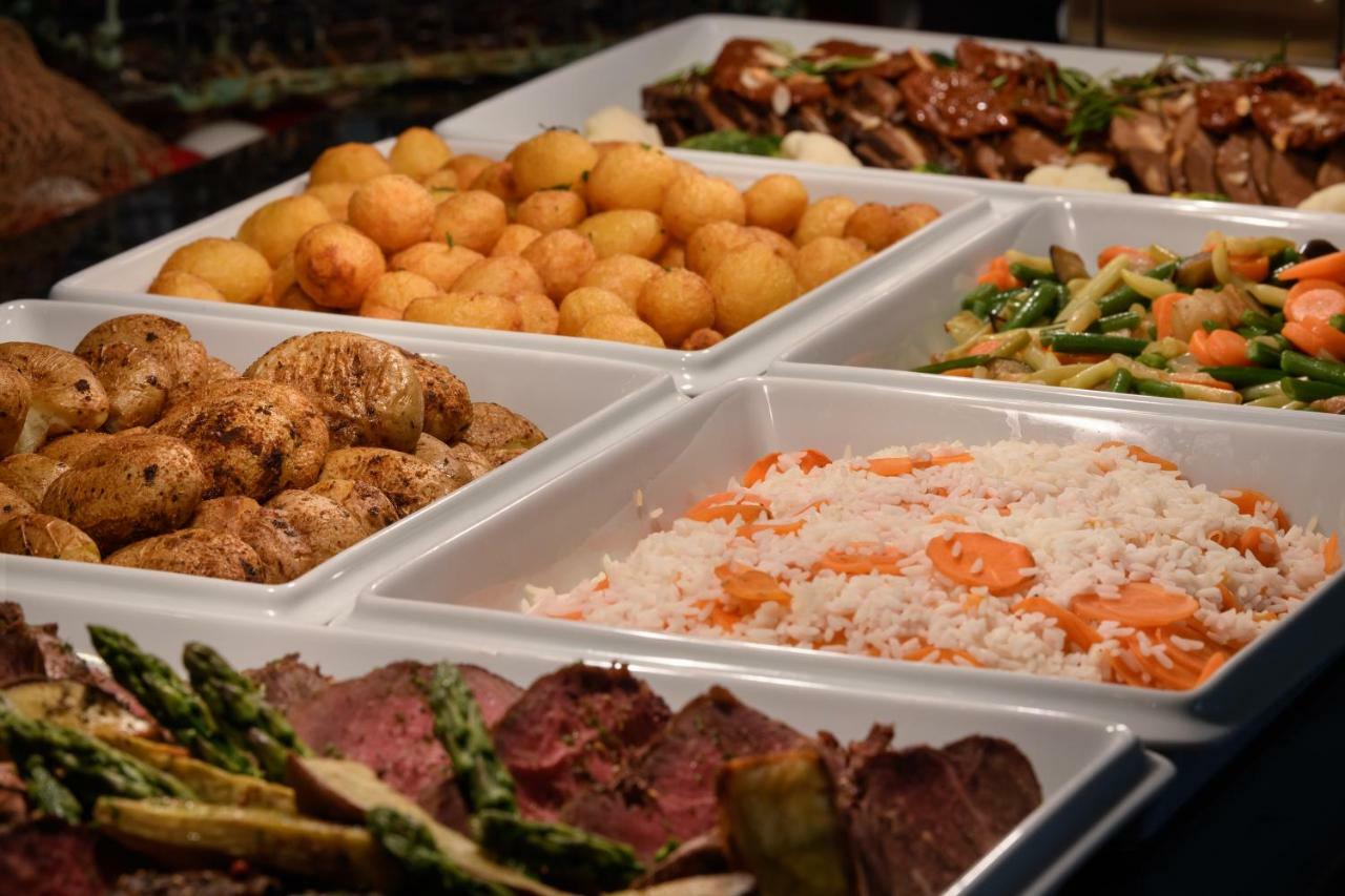 Pestana Vila Sol - Vilamoura Premium Golf Resort Exterior photo A selection of prepared foods at a buffet