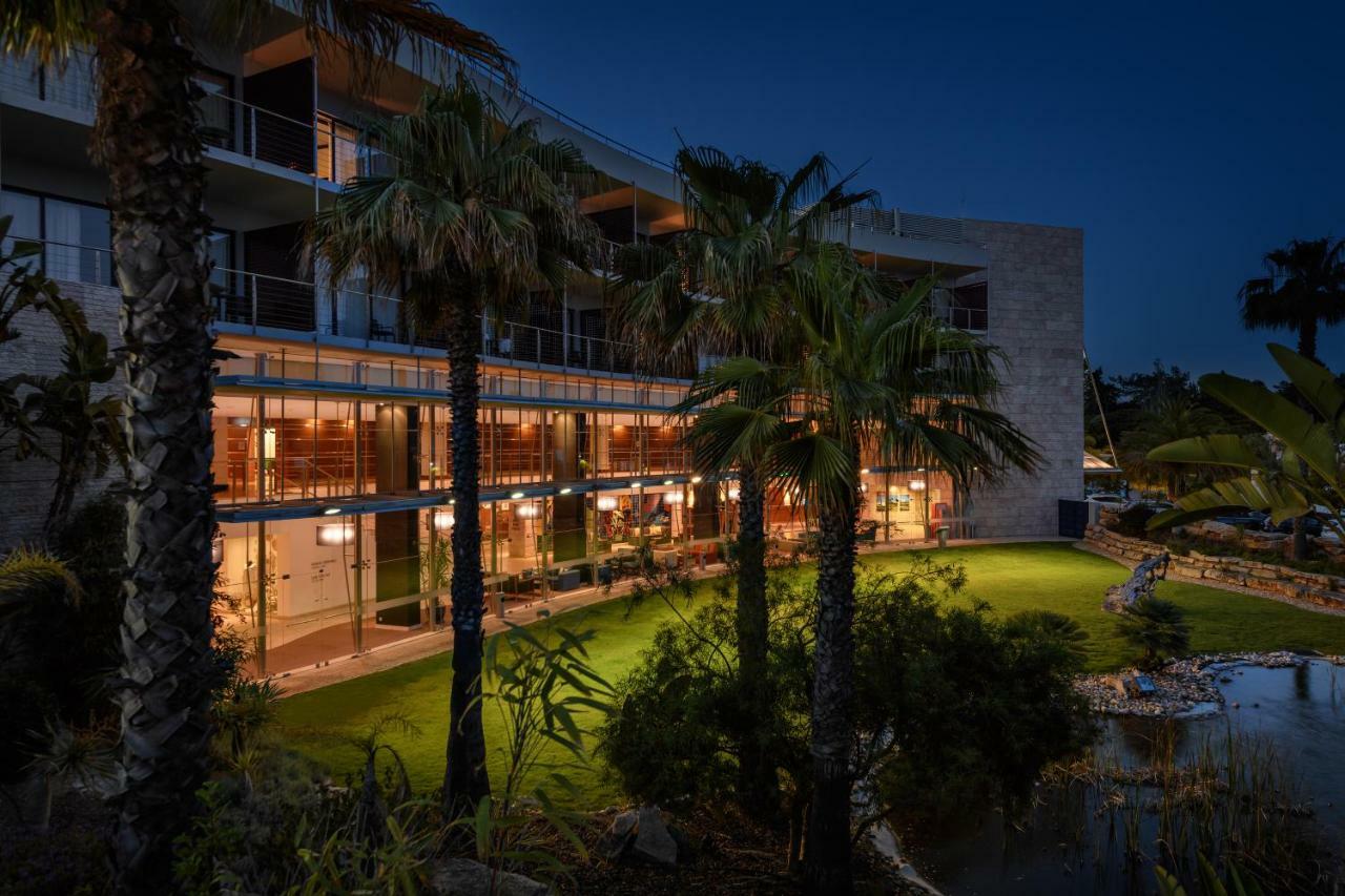 Pestana Vila Sol - Vilamoura Premium Golf Resort Exterior photo The hotel at night