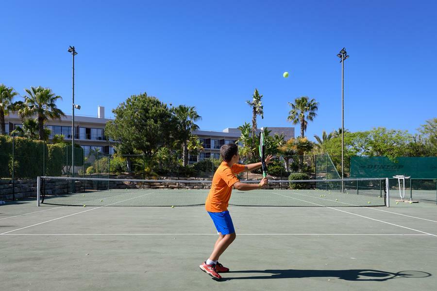 Pestana Vila Sol - Vilamoura Premium Golf Resort Exterior photo A player preparing to hit a backhand